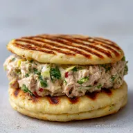 Arepa de At&uacute;n: Dorado y Crocante