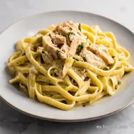 Fettuccine Alfredo con Pollo Receta Casera F&aacute;cil y Cremosa