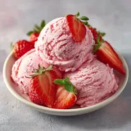 Helado de Fresa con Leche Condensada